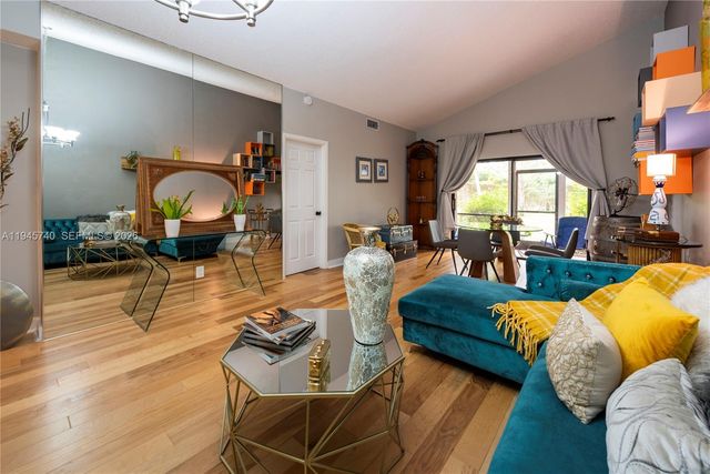 459 Lakeview Dr 1, Weston, FL 33326