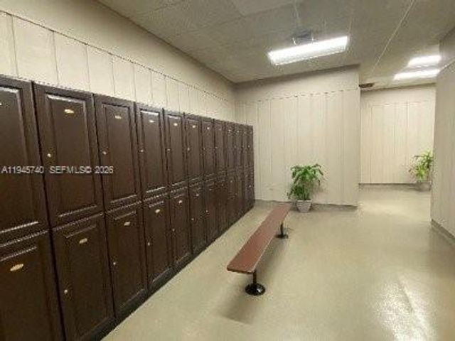 459 Lakeview Dr 1, Weston, FL 33326