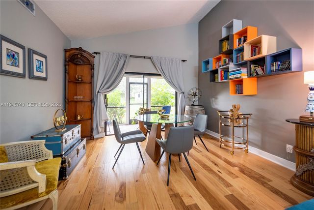 459 Lakeview Dr 1, Weston, FL 33326