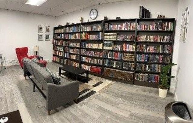 459 Lakeview Dr 1, Weston, FL 33326