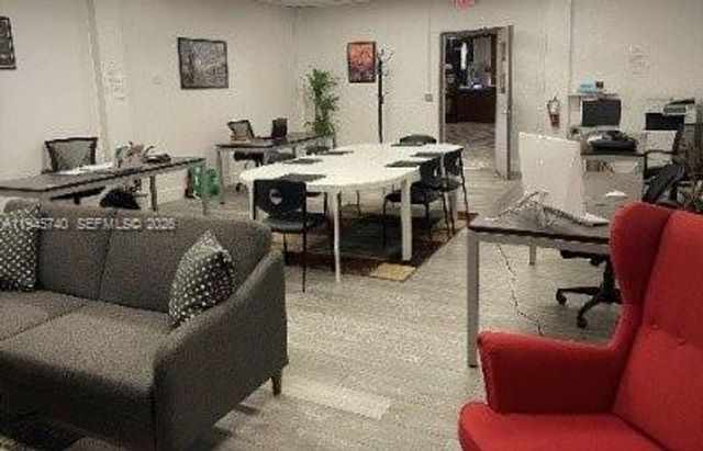 459 Lakeview Dr 1, Weston, FL 33326