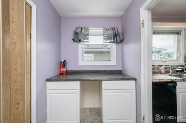 8 Lumsden Court, Toms River, NJ 08757