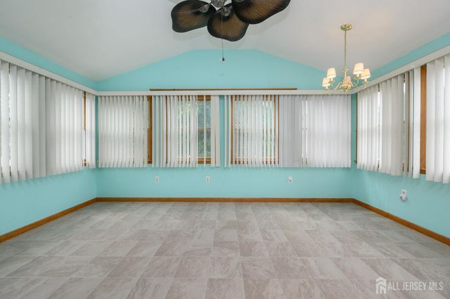 8 Lumsden Court, Toms River, NJ 08757
