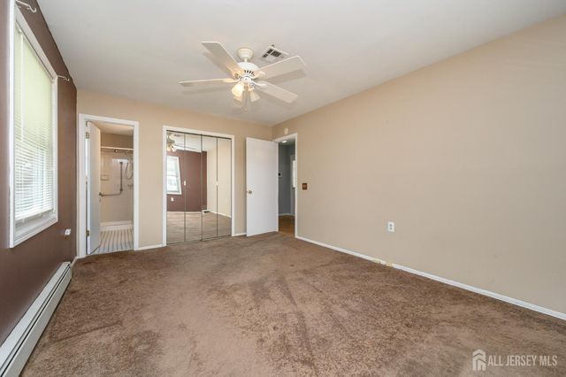 8 Lumsden Court, Toms River, NJ 08757