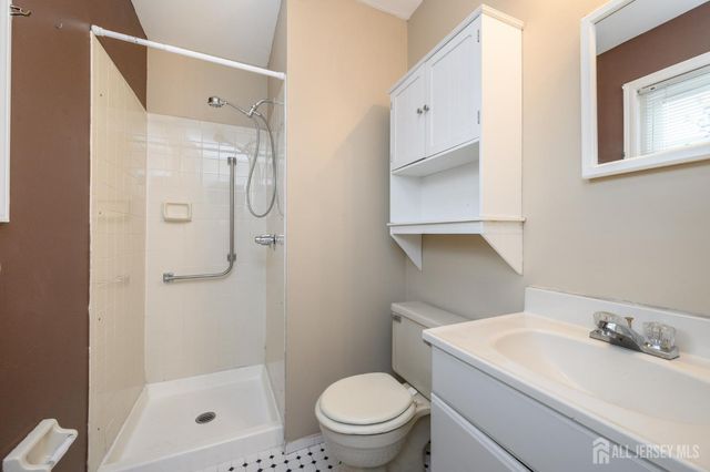 8 Lumsden Court, Toms River, NJ 08757