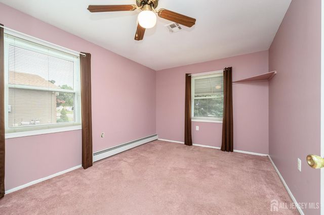 8 Lumsden Court, Toms River, NJ 08757