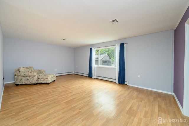 8 Lumsden Court, Toms River, NJ 08757