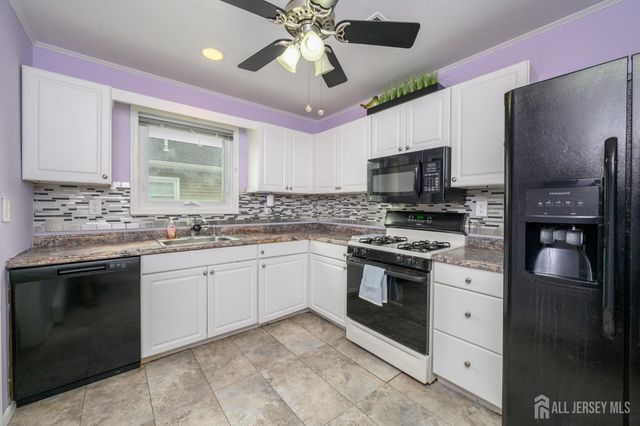8 Lumsden Court, Toms River, NJ 08757