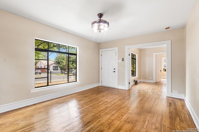 2114 Lee Hall, San Antonio, TX 78201