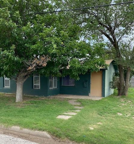 805 8TH Avenue, Canyon, TX 79015