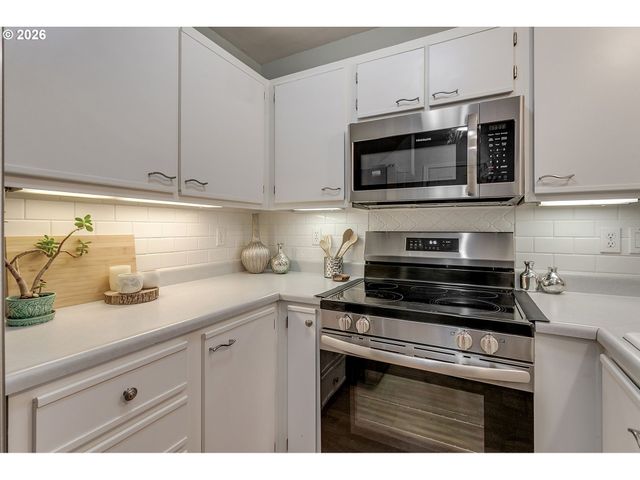 7175 Sw SAGERT St 102, Tualatin, OR 97062