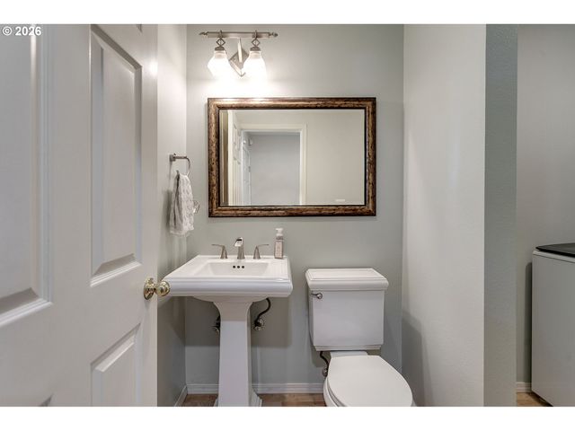 7175 Sw SAGERT St 102, Tualatin, OR 97062