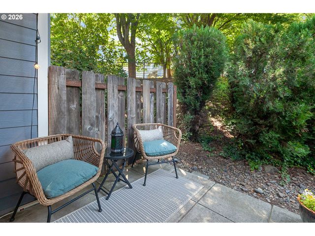 7175 Sw SAGERT St 102, Tualatin, OR 97062