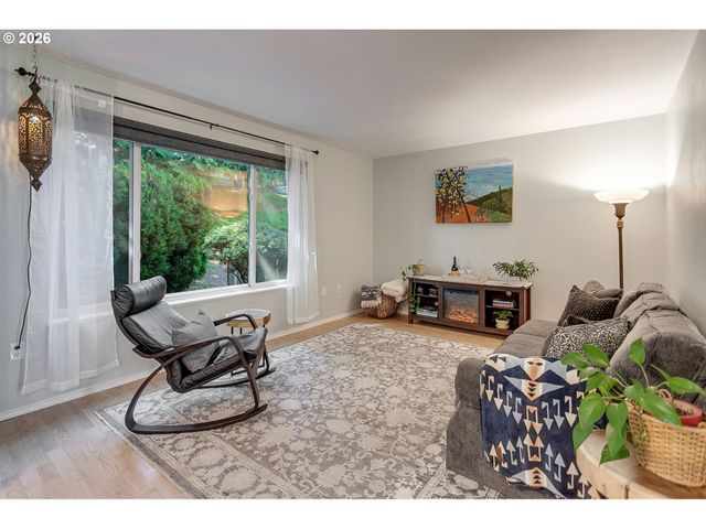 7175 Sw SAGERT St 102, Tualatin, OR 97062