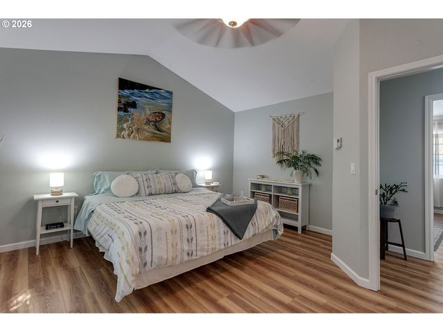 7175 Sw SAGERT St 102, Tualatin, OR 97062