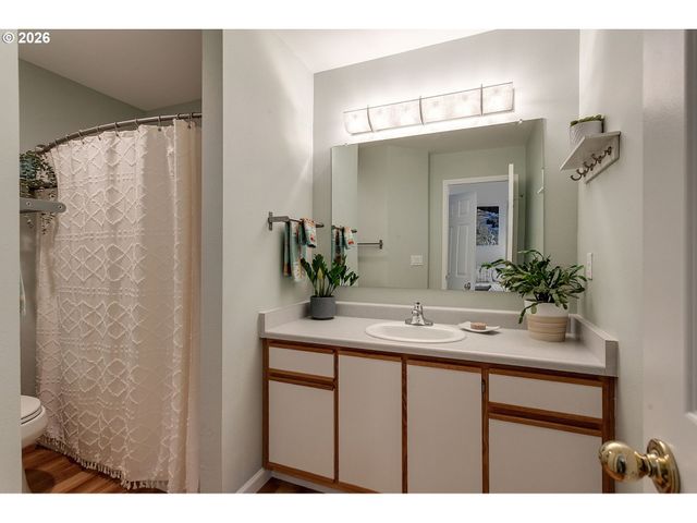 7175 Sw SAGERT St 102, Tualatin, OR 97062