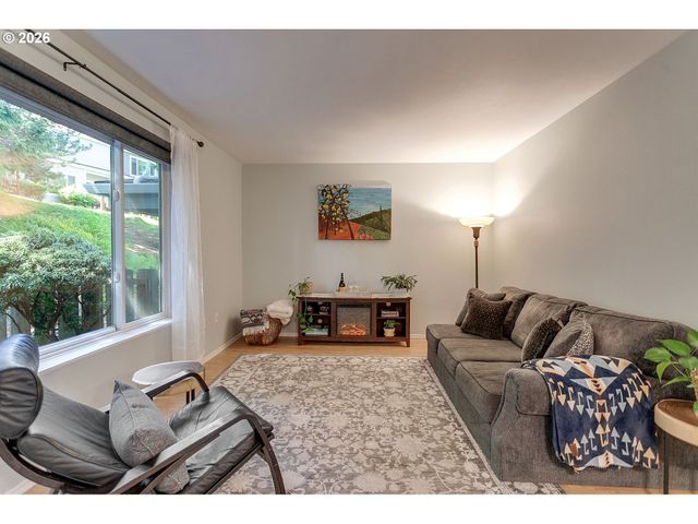 7175 Sw SAGERT St 102, Tualatin, OR 97062