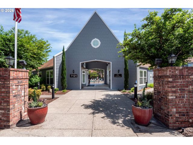 7175 Sw SAGERT St 102, Tualatin, OR 97062