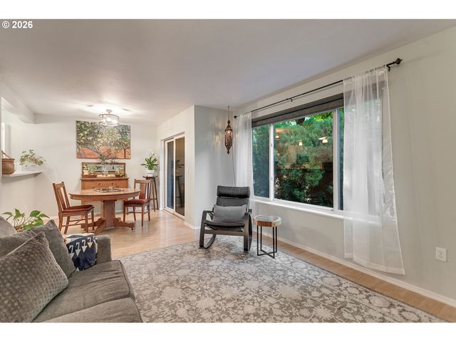 7175 Sw SAGERT St 102, Tualatin, OR 97062