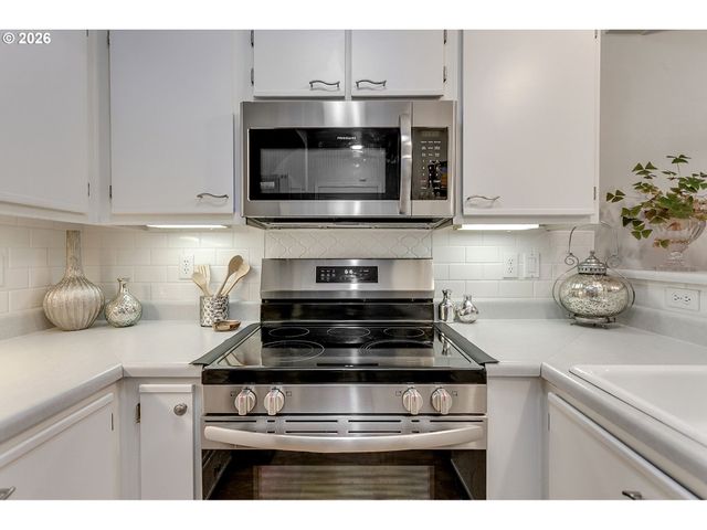 7175 Sw SAGERT St 102, Tualatin, OR 97062