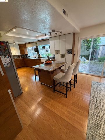 10013 Foxboro Cir, San Ramon, CA 94583