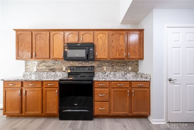 5811 Oak Creek Trail, Huber Heights, OH 45424