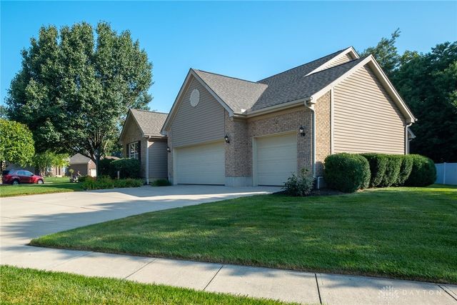 5811 Oak Creek Trail, Huber Heights, OH 45424