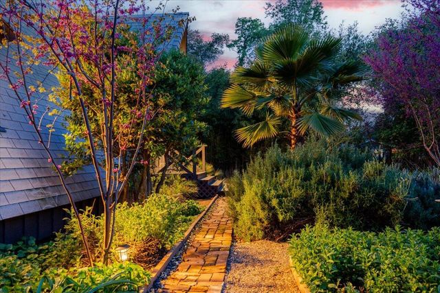 1289 Arizona Street, Redding, CA 96002