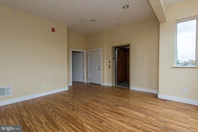808 N 4TH ST, Philadelphia, PA 19123