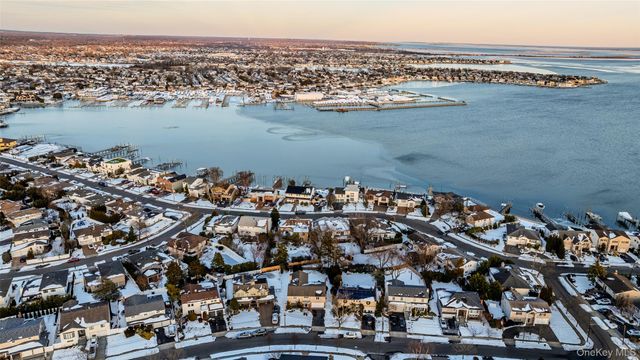 1981 Cynthia Lane, Merrick, NY 11566