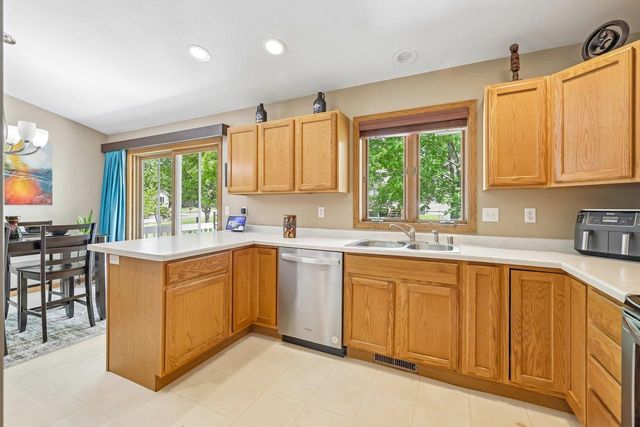 6 Weir Circle, Madison, WI 53719