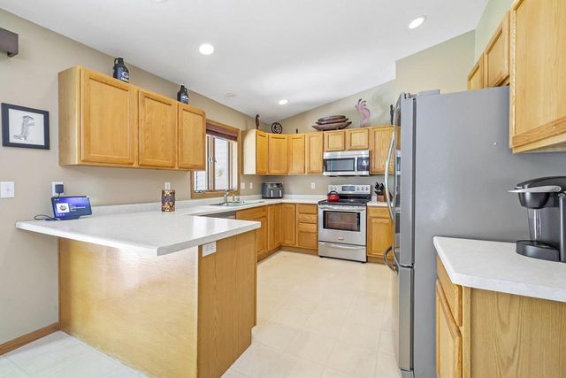 6 Weir Circle, Madison, WI 53719