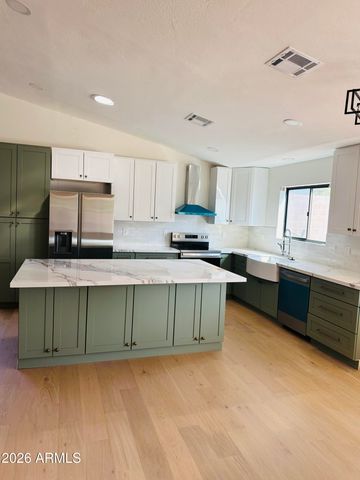 817 E ACOMA Drive, Phoenix, AZ 85022