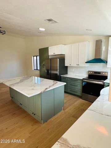 817 E ACOMA Drive, Phoenix, AZ 85022