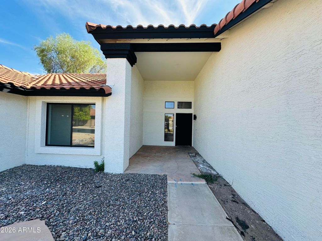 817 E ACOMA Drive, Phoenix, AZ 85022 — photo 2