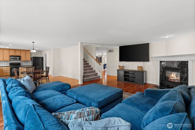 23412 SE 260th Court, Maple Valley, WA 98038