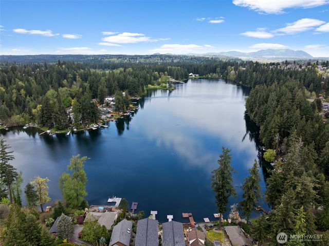 23412 SE 260th Court, Maple Valley, WA 98038