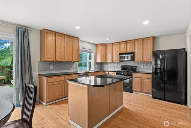 23412 SE 260th Court, Maple Valley, WA 98038