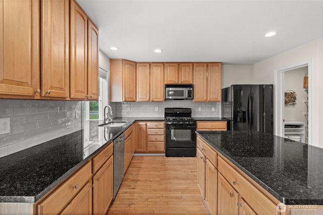 23412 SE 260th Court, Maple Valley, WA 98038