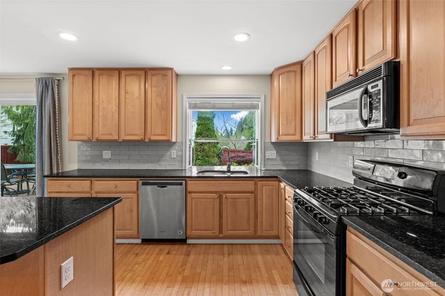 23412 SE 260th Court, Maple Valley, WA 98038