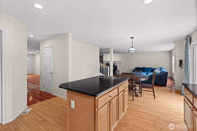 23412 SE 260th Court, Maple Valley, WA 98038