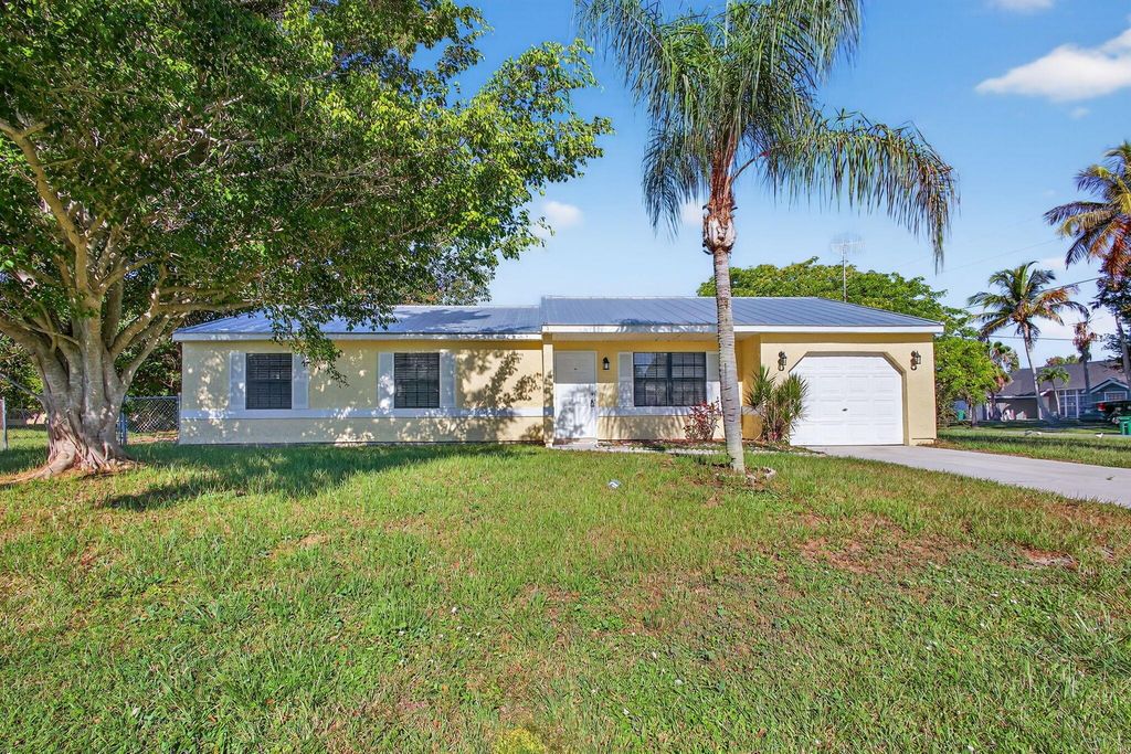 2502 SE Calais Street, Port St Lucie, FL 34952