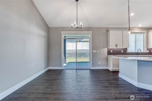 819 N Newport Loop, East Wenatchee, WA 98802