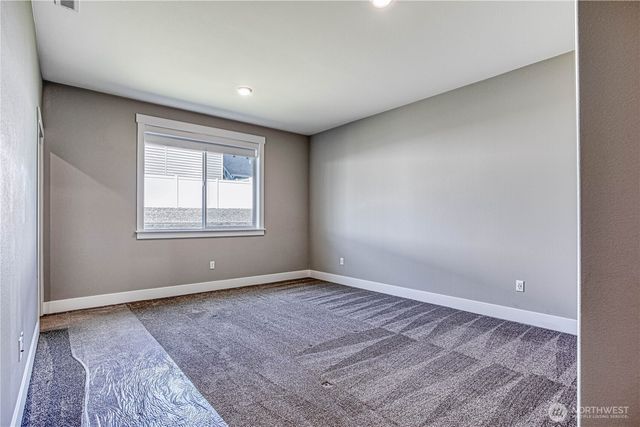 819 N Newport Loop, East Wenatchee, WA 98802