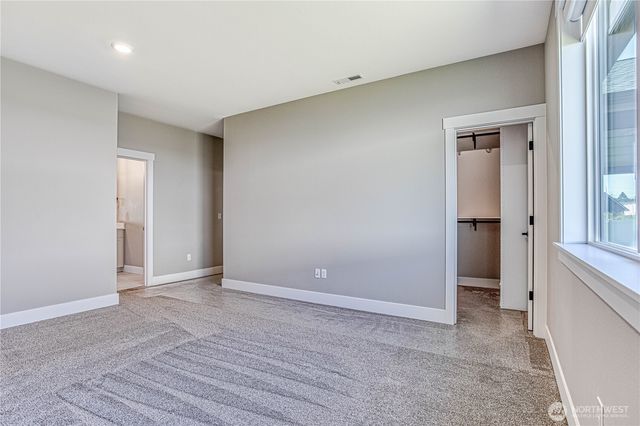 819 N Newport Loop, East Wenatchee, WA 98802