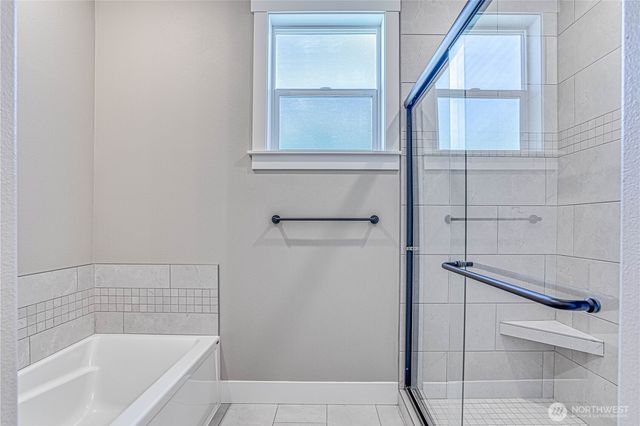 819 N Newport Loop, East Wenatchee, WA 98802