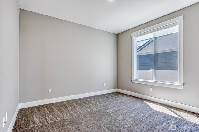 819 N Newport Loop, East Wenatchee, WA 98802