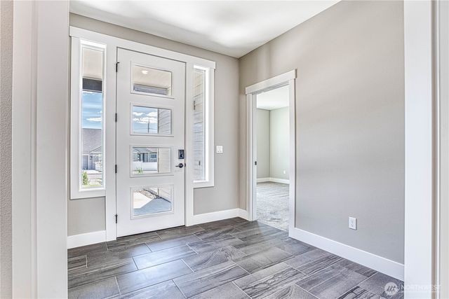 819 N Newport Loop, East Wenatchee, WA 98802