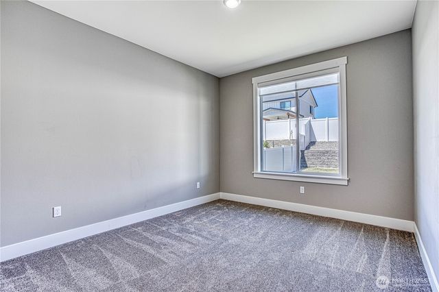 819 N Newport Loop, East Wenatchee, WA 98802