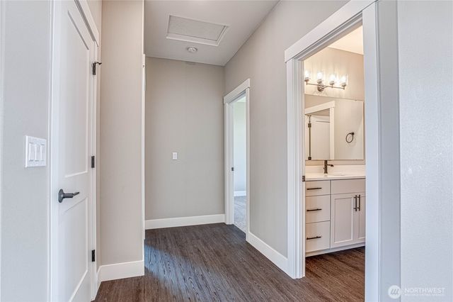 819 N Newport Loop, East Wenatchee, WA 98802